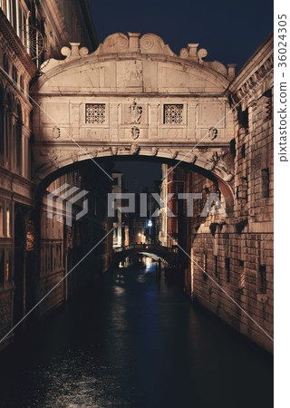 Bridge of Sighs at night Bridge of Sighs at night 36024305