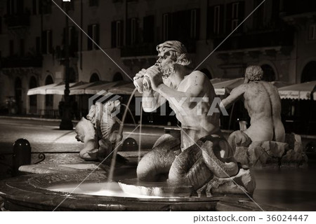 Piazza Navona 36024447