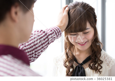 University student love couple conversation 36025381