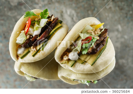 steamed buns 36025684
