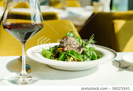 roasted beef with salad roasted beef with salad 36025841
