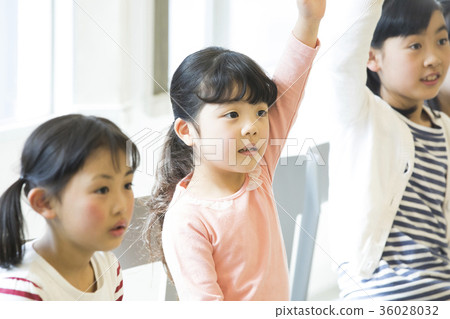 多個小學生 36028032