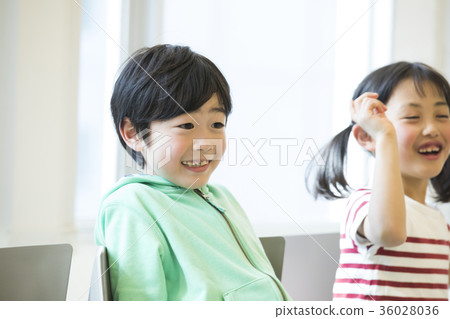 Multiple elementary school students Multiple elementary school students 36028036