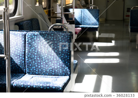 椅子 火車 車箱 區間車 火車站  新竹 旅遊 旅行 休閒娛樂 交通工具 鐵路 乘車 大眾運輸 台鐵 36028133