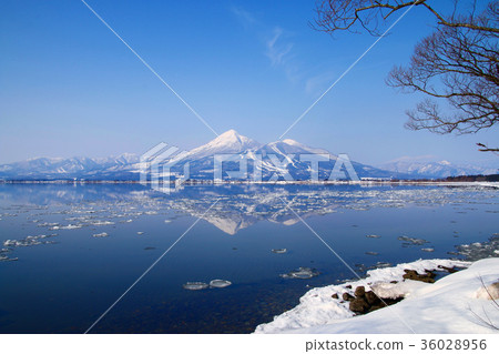 豬苗代湖和會津Otoyama（Tenjinhama，豬苗代町）在冬天 36028956