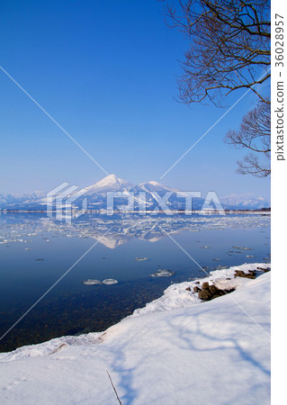 豬苗代湖和會津Otoyama(Tenjinhama,豬苗代町)在冬天 豬苗代湖和會津Otoyama(Tenjinhama,豬苗代町)在冬天 36028957
