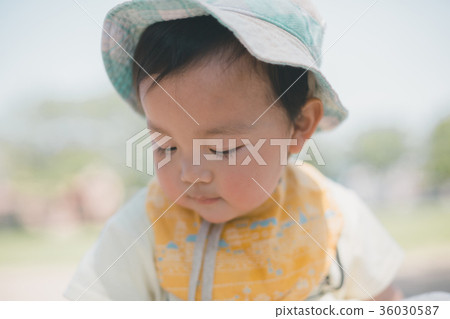 younger, 1 year old, little child 36030587