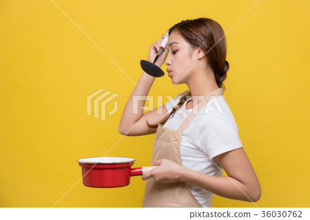 A woman who tastes 36030762