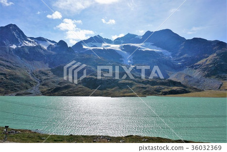 伯爾尼納線-最高點 Osvizo 站 White Lake Lago Bianco Lake 伯爾尼納線-最高點 Osvizo 站 White Lake Lago Bianco Lake 36032369