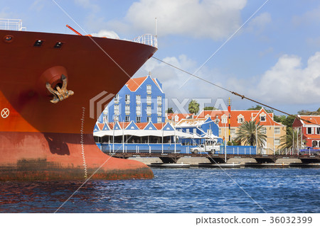 Bow of a ship entering Willemstad Bow of a ship entering Willemstad 36032399
