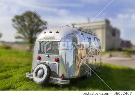 Vintage american aluminum trailer 36032407
