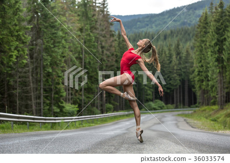 Ballerina posing outdoors 36033574