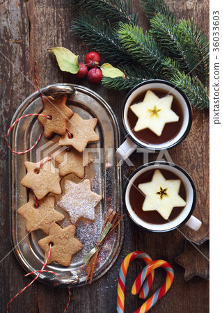 Christmas cinnamon cookies, sucking candy and tea 36033603