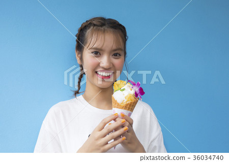 Women who eat sweets Women who eat sweets 36034740