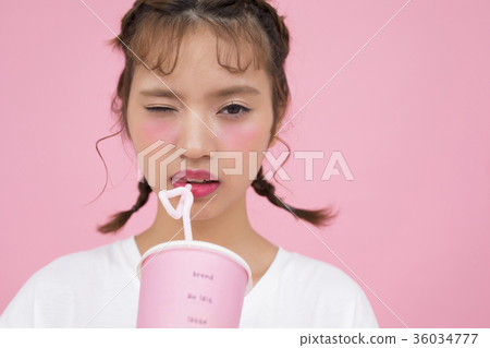 一個女人喝一杯 一個女人喝一杯 36034777