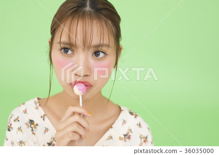 Women who eat sweets 36035000