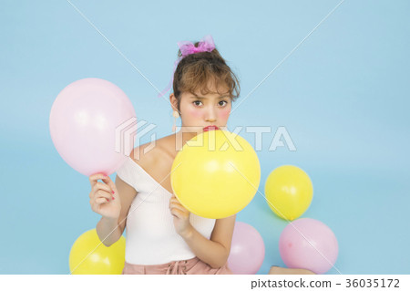A woman with a balloon 36035172