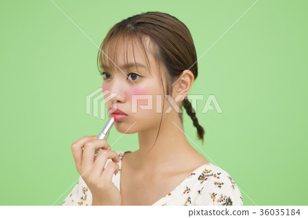 女人化妝 36035184