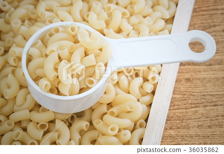 Elbow Macaroni or Gomiti Pasta in Measuring Cup 36035862