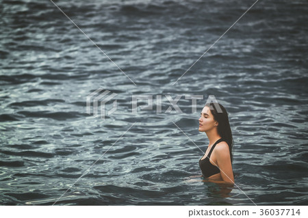 beautiful girl in ocean 36037714