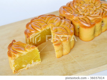 moon cake Chinese tradition dessert in festival  36037814