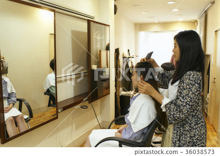 Hairdresser Fashionable hairdresser 36038573