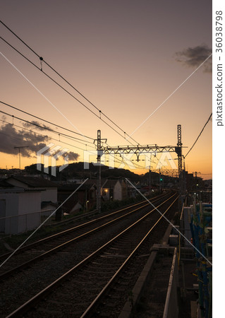 日本日落和軌道的圖像 36038798