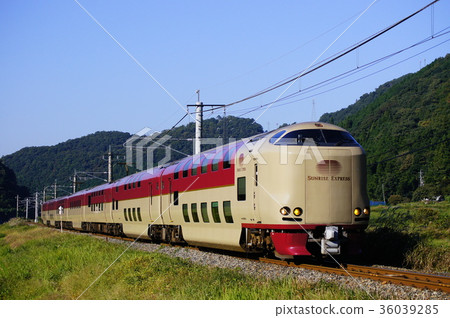 睡覺表達以終點和出雲市為目標的“Sunrise Izumo”（系統285） 36039285