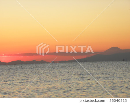 Fuji seen after sunset seen from Inage coast 36040313