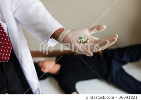 evidence pills of overdose death man evidence pills of overdose death man 36041821