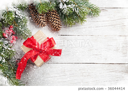 Christmas gift box and fir tree 36044414