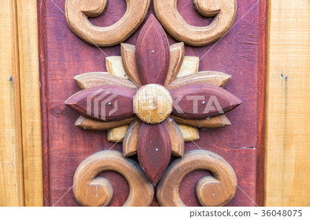 Wooden pattern on the door Wooden pattern on the door 36048075