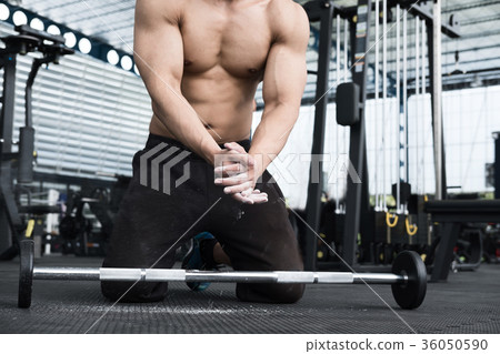 muscular man clap hand in fitness center. male athlete pump up muscle in gym. weightlifter work out with barbell in health club. training, sport, lifestyle concept 36050590