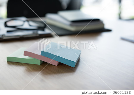 sticky note, eyeglasses, notebook on office desk. business, workplace, education concept. selective focus. 36051128