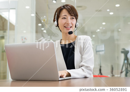 女實業家中間企業圖像 36052891