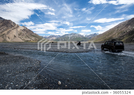 The way to Rangdum, north of India 36055324