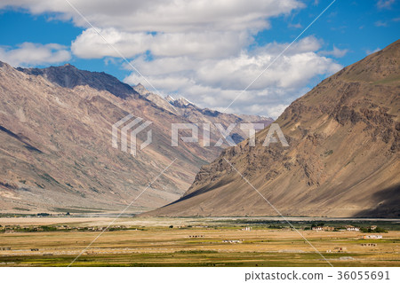 Mountain view of Zanskar Valley 36055691