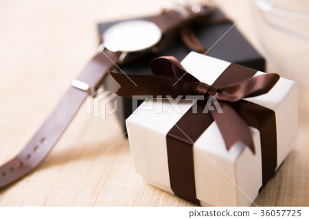 Gift watch 36057725