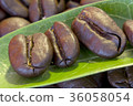 Coffee beans on leaves close up 36058054