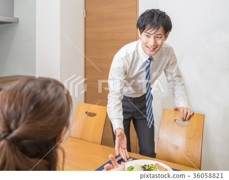 Men and women who eat breakfast Men and women who eat breakfast 36058821