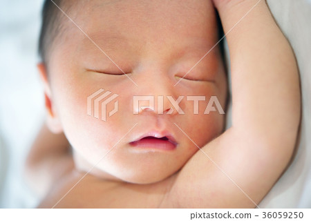 New born baby boy sleeping close up 36059250