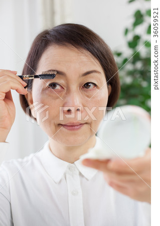 Woman make up 36059521