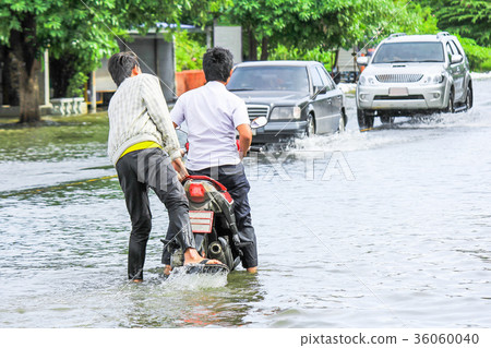 Thailand,october/06/2011:heavy downpour caused  36060040
