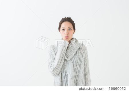 二十多歲的女性(秋冬季白色背景) 二十多歲的女性(秋冬季白色背景) 36060052