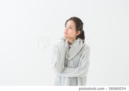二十多歲的女性(秋冬季白色背景) 二十多歲的女性(秋冬季白色背景) 36060054