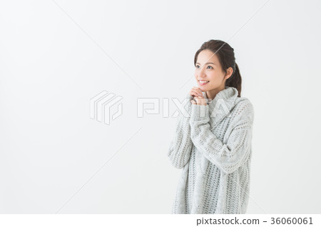 二十多歲的女性(秋冬季白色背景) 二十多歲的女性(秋冬季白色背景) 36060061