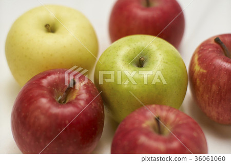 Shiba apples 36061060