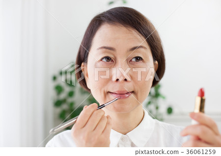 女人化妝 36061259
