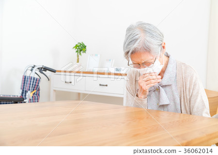 Elderly person with a mask Old man Cold Illness 36062014