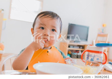 1 year old, child, whelp 36062061